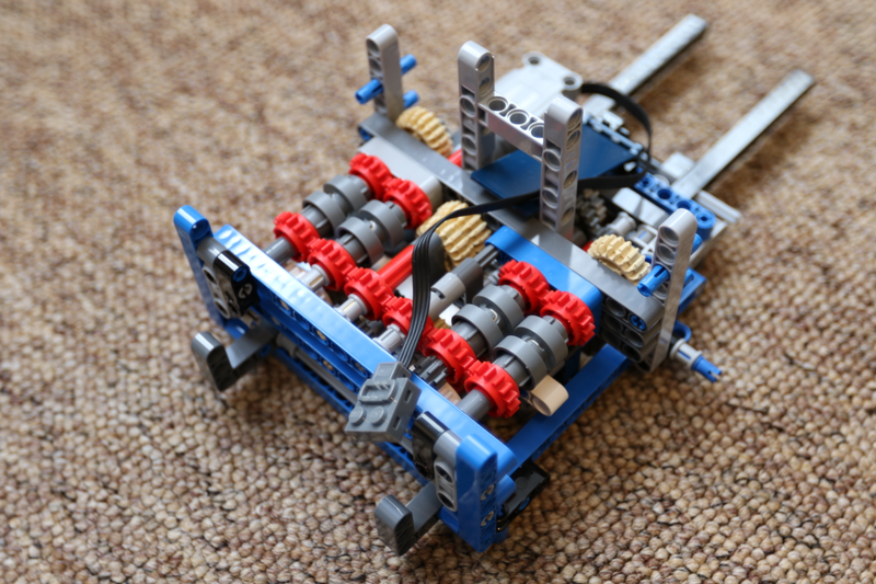 Illustration for article titled Lego Technic Crawler Crane: The Oppo Review